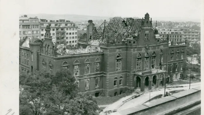 Německý dům v Brně byl pro Brňany nenáviděným symbolem. Poškozen byl během leteckého bombardování, po válce jej Čechoslováci poslali k zemi
