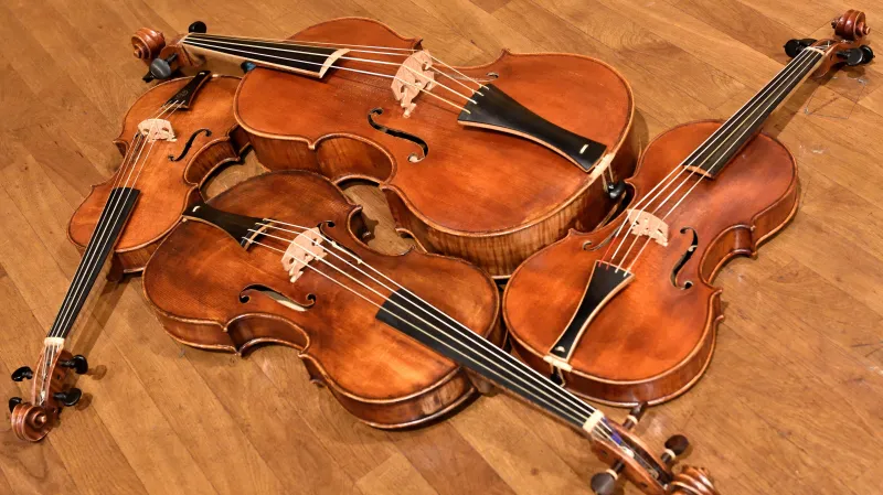 Kopie dobových nástrojů z Versailles 18. století