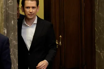 Filmy i veřejná vystoupení. Kurz se snaží očistit své jméno a spekuluje se o jeho návratu do politiky
