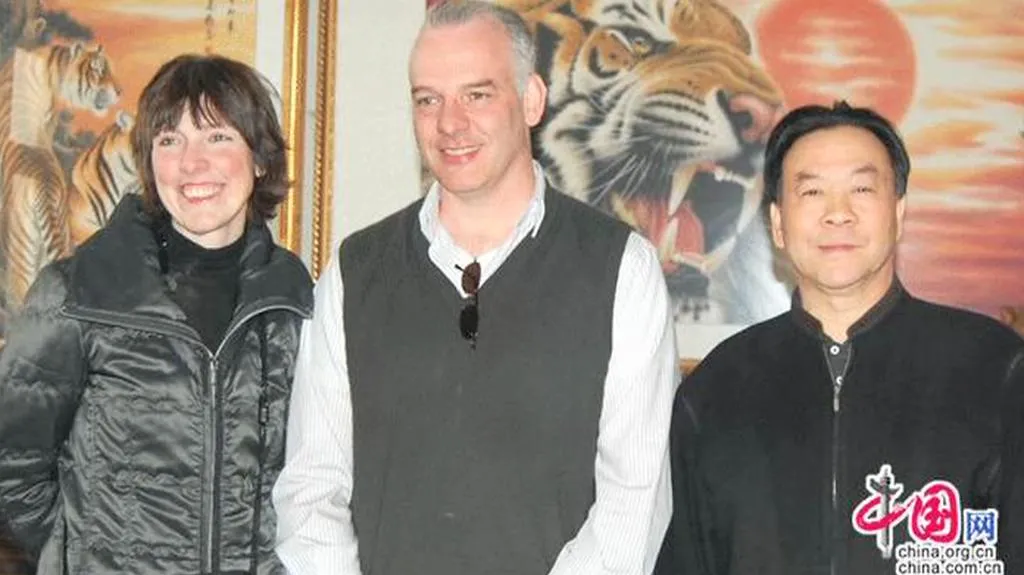 Britský podnikatel Neil Heywood (uprostřed)
