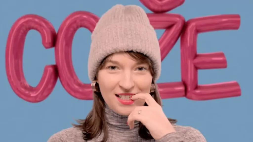 Berenika Kohoutová v klipu Cože