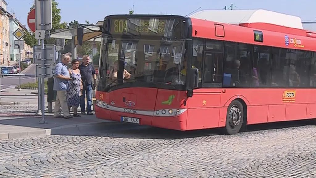 Autobusy ve Znojmě jezdí, řidiči ale zůstávají ve stávkové pohotovosti