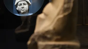 Fragment sochy vezíra Ptahšepsese pocházející z vlády krále Niuserrea