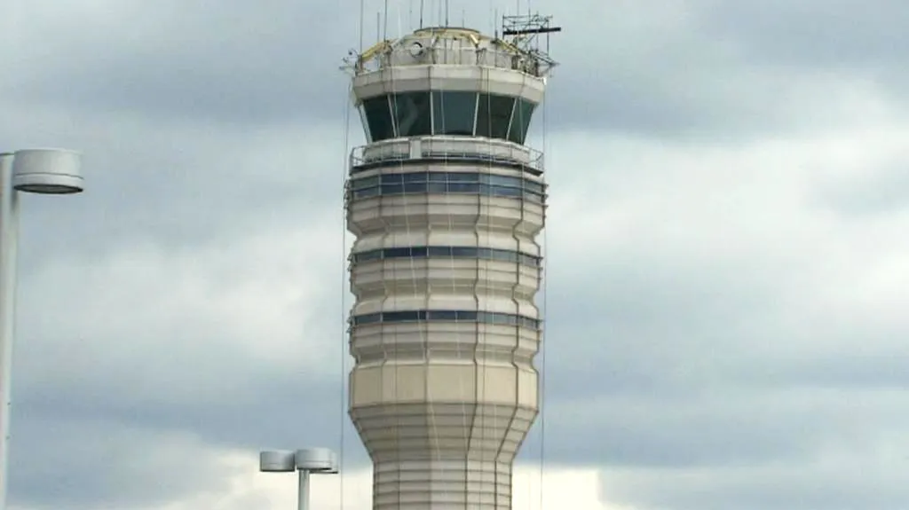 Řídící věž na letišti Ronalda Reagana