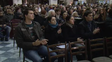 Lidé si přišli poslechnout hudbu německého autora Jo Blankenburga