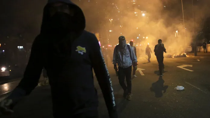 Násilnosti v ulicích po sesazení brazilské prezidentky