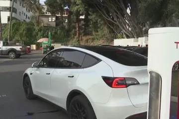 Dlouhé dobíjení patří k nevýhodám elektromobilů. Start-up přišel s akumulátorem, kterému má stačit šest minut