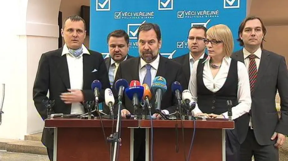 Věci veřejné volají po nižší spotřební dani u pohonných hmot