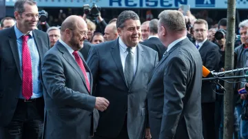 Zástupci SPD před jednáním o velké koalici