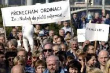 Kvůli přesčasům půjdou zdravotníci do stávky