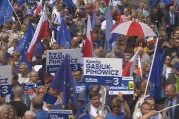 Kampaň před evropskými volbami vrcholí. V Polsku vyšli do ulic příznivci Unie