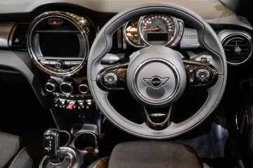Tvrdý brexit existenciálně ohrozí náš průmysl, varují Johnsona britské automobilky