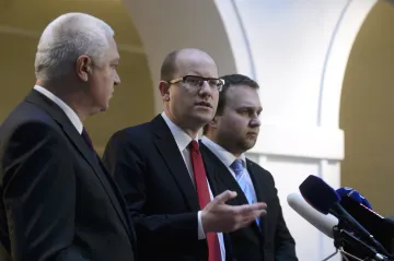 Dohodu s ANO i lidovci máme, hlásí Sobotka