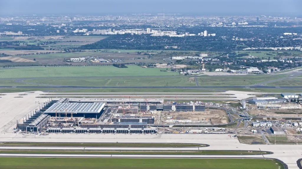 Letecký pohled na nové berlínské letiště (2011)