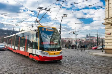 MHD v Praze pojede dočasně omezeně, tramvaje čeká několik výluk