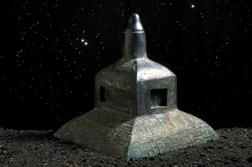 Róna vystavuje nálezy z oceánu současného průmyslového provozu