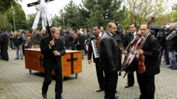 Pohřeb obětí bratislavského masakru