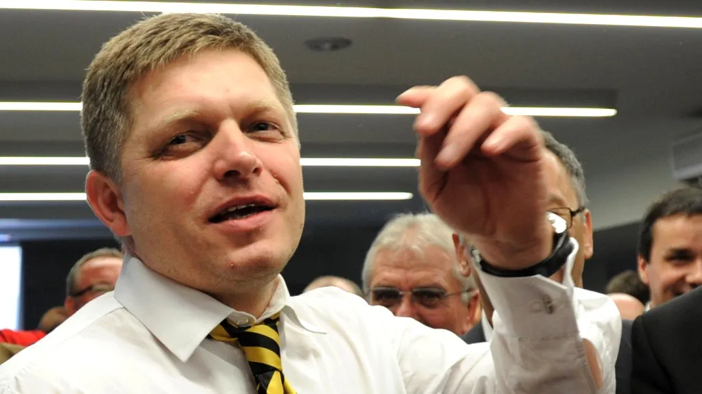 Robert Fico slaví volební výsledek