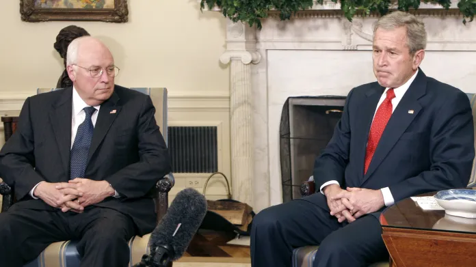 Dick Cheney a George W. Bush na fotce z roku 2008