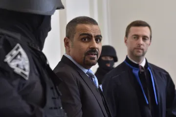 Ústavní soud vyhověl stížnosti íránského podnikatele Zadeha na vazbu. Na svobodu ale zatím nejde