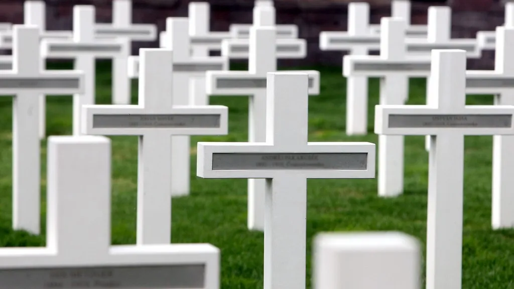 Vojenský hřbitov a památník padlých v Petržalke