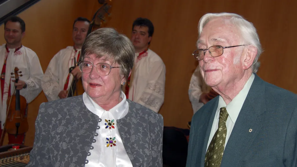 Zdena Salivarová a její manžel Josef Škvorecký na snímku z roku 2006