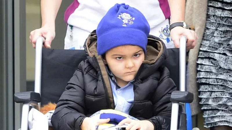 Ashya King odletěl s rodinou z Prahy