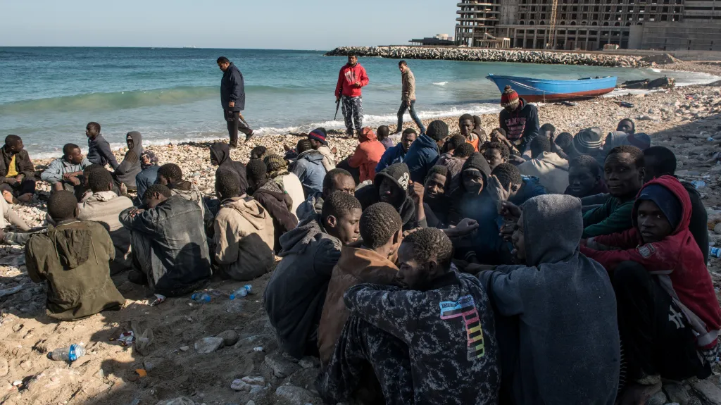 Migranti na pobřeží Libye
