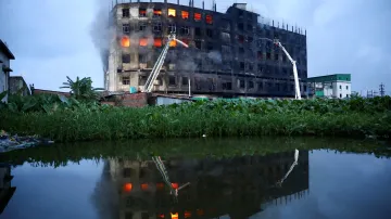 Požár továrny v Bangladéši