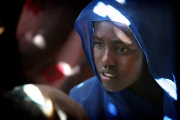 Afričanky jako „Putinovi pěšáci“ montují smrtící drony