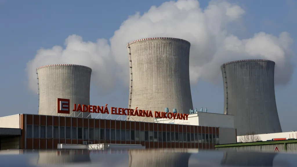 Pohled na Jadernou elektrárnu Dukovany (snímek z března 2011)