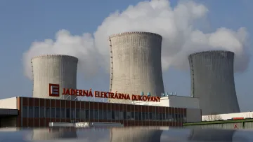 Pohled na Jadernou elektrárnu Dukovany (snímek z března 2011)