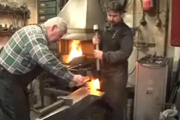 S cizím kladivem by kovář nikdy nepracoval