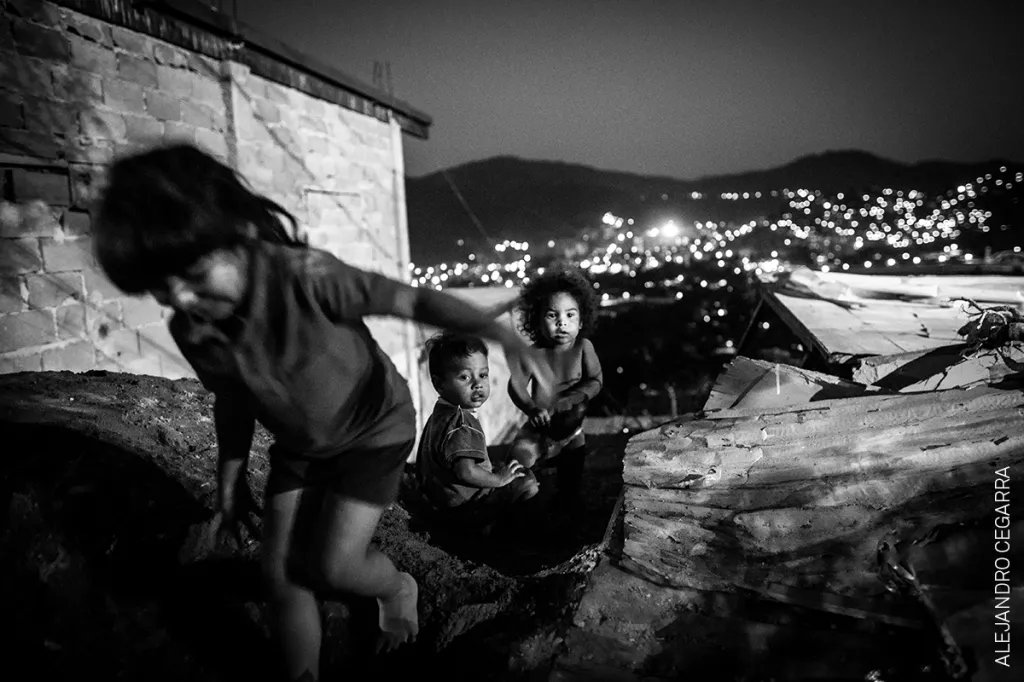 Nominace na vítěznou sérii v kategorii DLOUHODOBÉ PROJEKTY. Alejandro Cegarra – Příběh rozpadající se Venezuely, který fotograf začal zachycovat od smrti prezidenta Cháveze v roce 2013