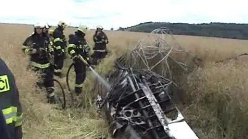NO COMMENT: Záběry hasičů z místa nehody