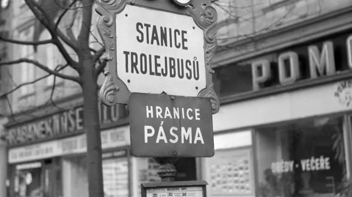 Pražské trolejbusy byly původně označovány písmeny, později dostaly čísla v intervalu 51 až 63