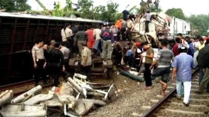 Nehoda vlaku v Indonésii