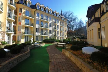 Rusové opouštějí Karlovy Vary, mají ale problém prodat své byty