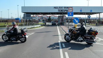 Polští motorkáři čekají na hranicích na své ruské kolegy