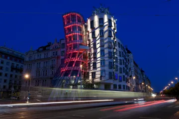 Šestnáct budov se v neděli po celé republice rozsvítí červeně. Připomenou oběti AIDS