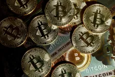 Peněženku s bitcoiny otevřel znalec ještě před příchodem notáře, píší média