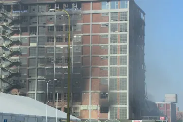 Situace u hořící budovy ve Zlíně se oproti pátku výrazně zlepšila