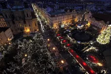 Nenápadně, ale přece: Vládu nad centrem Prahy převzaly Vánoce
