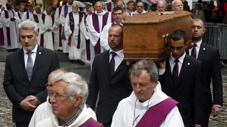 Pohřeb kněze Jacquese Hamela