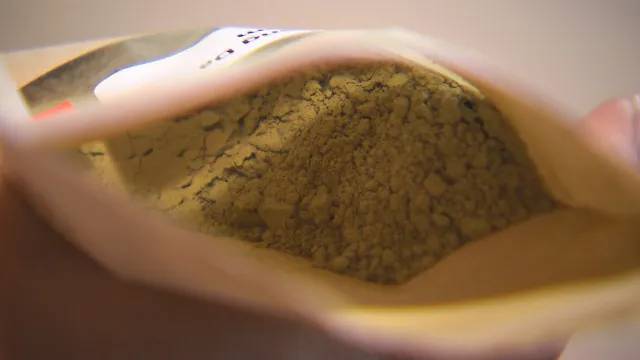 Obchodníci se učí legislativu k prodeji kratomu