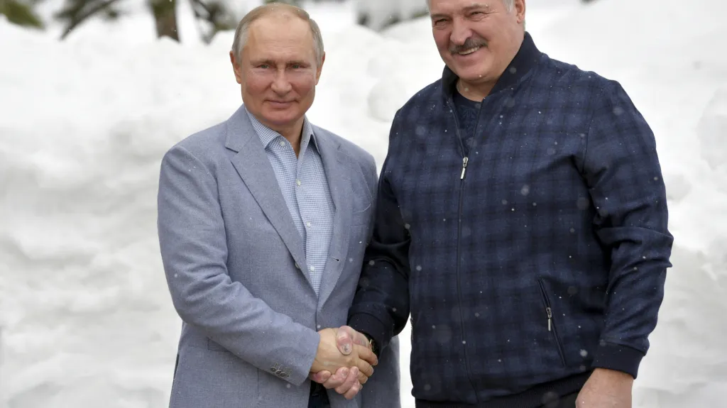 Ruský prezident Vladimir Putin (vlevo) a jeho běloruský protějšek Alexandr Lukašenko