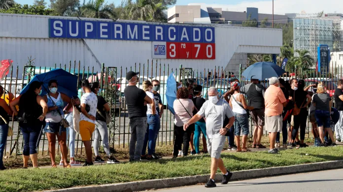 Některé supermarkety na Kubě mají poprvé po několika měsících plné regály