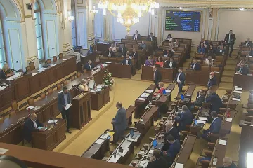 Poslanci se přeli o práva a tradice, ale dali šanci uzákonění manželství pro stejnopohlavní páry