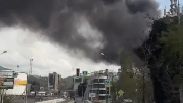 Kouř nad rafinerií v Tuapse