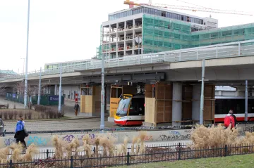 Je odstrojený, demolice ho ale nečeká. Palác Elektrických podniků prochází miliardovou rekonstrukcí